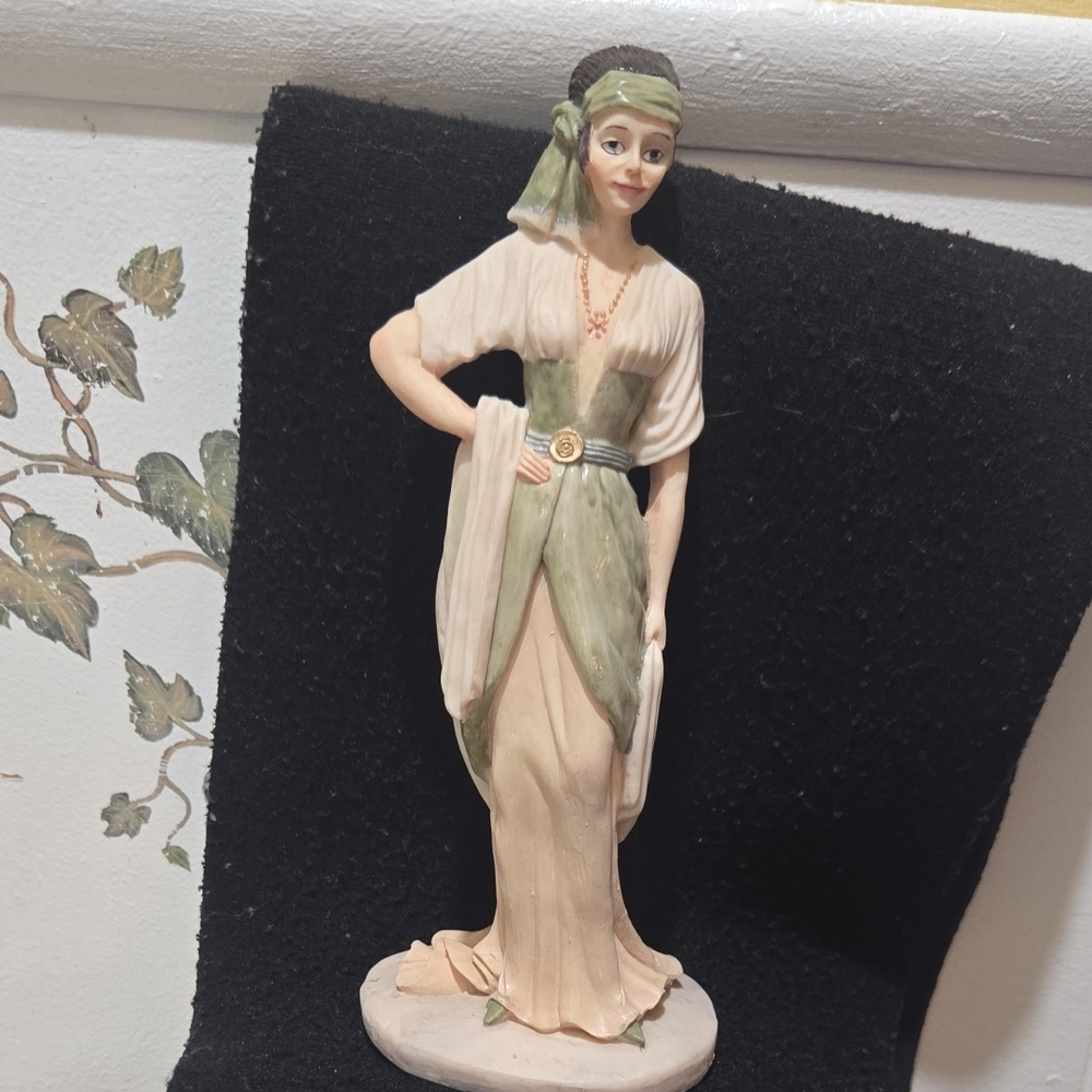 Stylish Roaring Twenties Flapper Girl Composite Resin Figurine 8"
